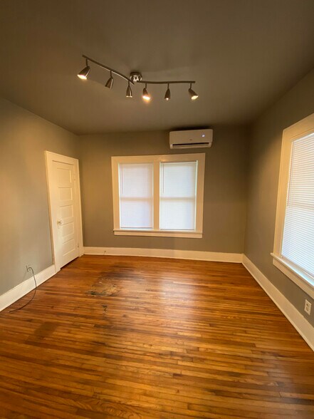Building Photo - 147 N Lewis Pl
