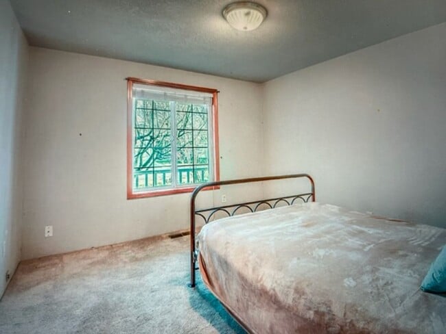 Building Photo - Beautiful Central Point 3 Bedroom 2 Bath Home