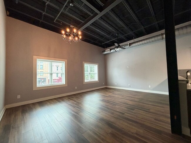 Building Photo - 425 Broad St