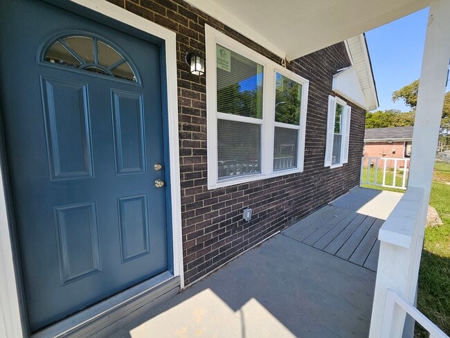 Padio - 743 N Claybrook St