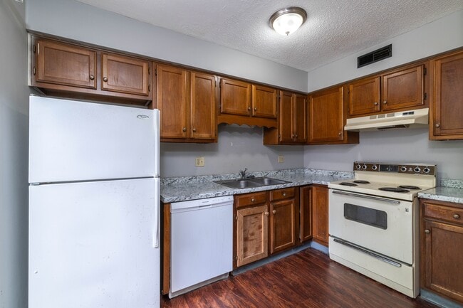 Building Photo - 9124 Woodpark Ln NW
