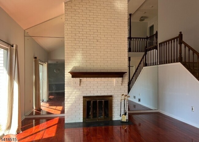 Building Photo - 64 Goldfinch Dr