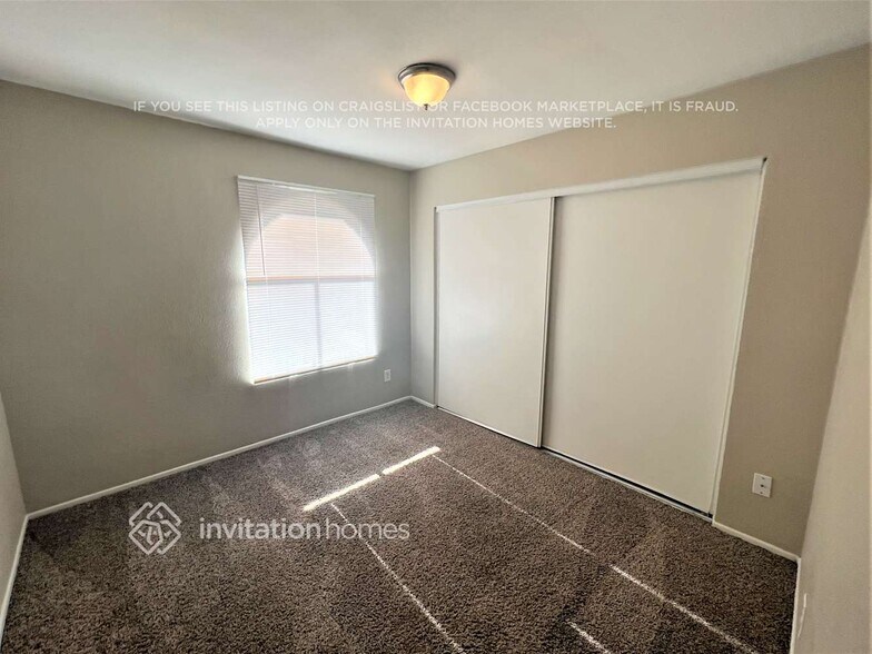 Building Photo - 1021 S Revere