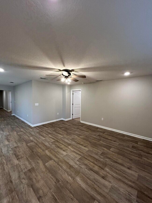 Building Photo - 1048 Limpkin St