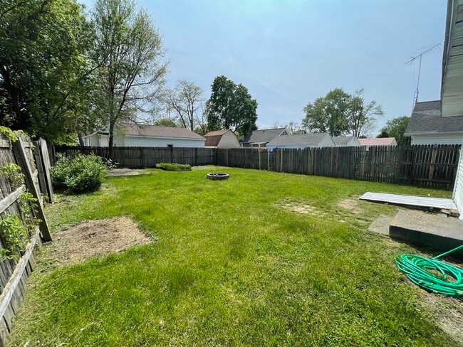 Building Photo - 603 E Golf Ave