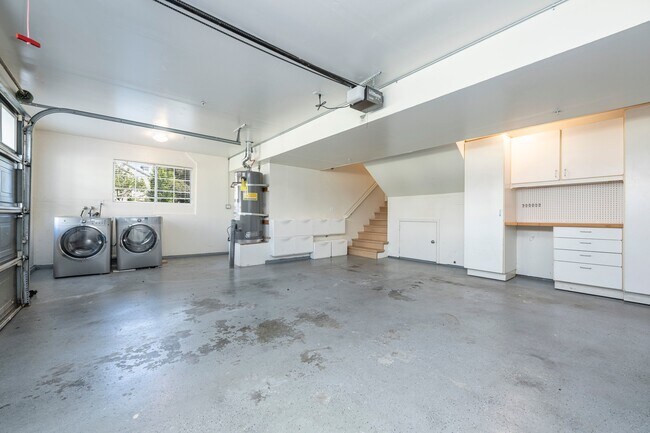 Building Photo - 356 Meridian Dr
