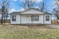 Building Photo - 921 W Midway St