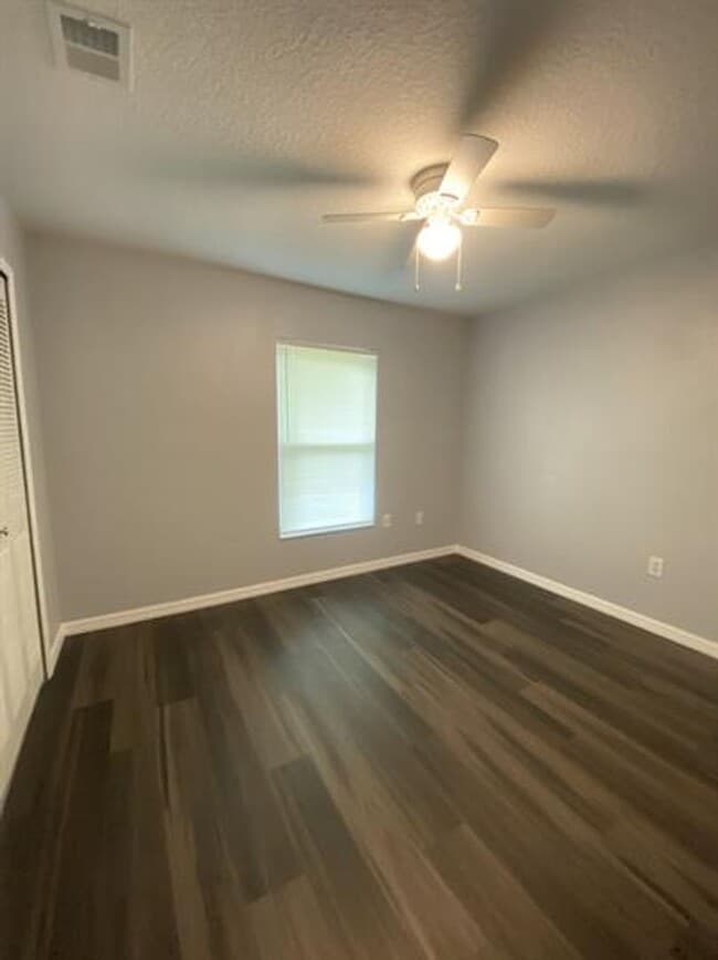 Building Photo - AVAILABLE FEBRUARY – UPDATED 3 BEDROOM / 2 BATH HOME IN EUSTIS