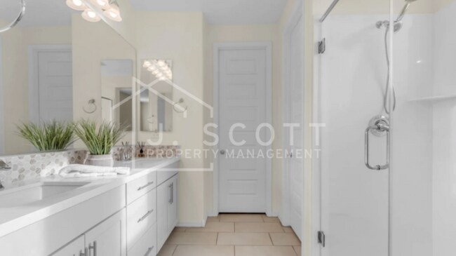 Building Photo - Modern 4-Bedroom Home with Upgraded Kitche...