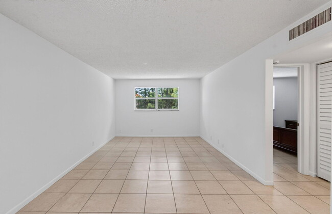 Building Photo - 450 SW 2nd Ave