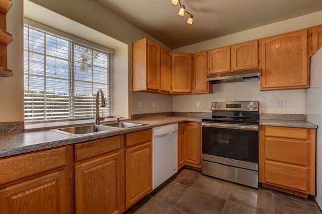 Building Photo - 9100 E Lakeshore Dr
