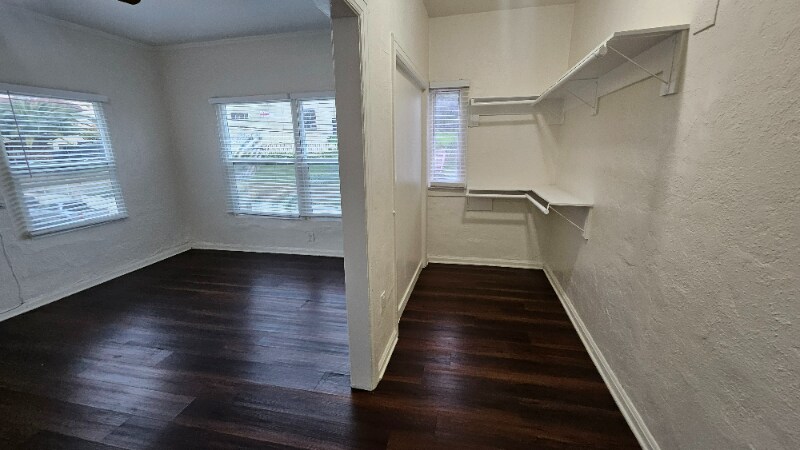 Building Photo - 1216 W Court St