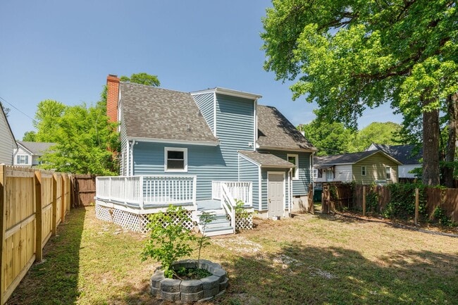 Building Photo - Completely Renovated 4 Bedroom/2 Bath Property off of Staples Mill Rd.! ****Available Beginning o...