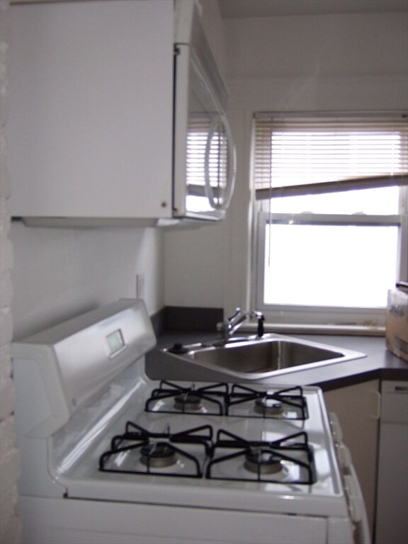 Building Photo - 38 Holman St