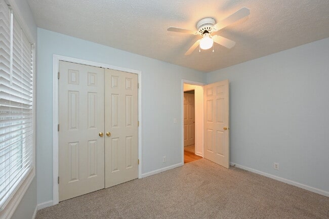 Building Photo - Car-free convenience! Modern 3 Bed Home Minutes from Downtown Gallatin