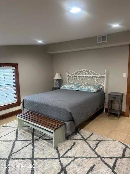 Building Photo - 10325 Clearwater Rd