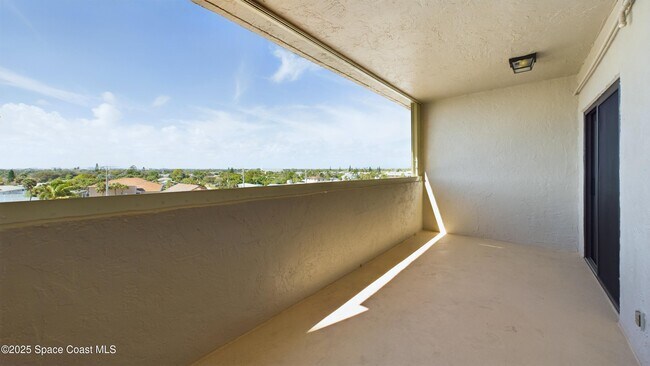 Building Photo - 995 N Hwy A1A