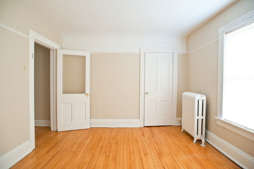 Building Photo - 2216 E Ivanhoe Pl