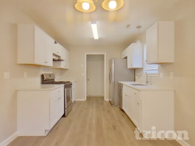 Building Photo - 10622 Cherry Cove