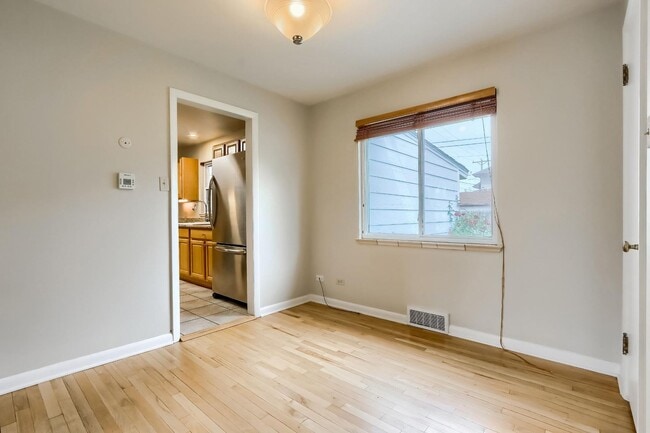Building Photo - 2 Bedroom single family home in Denver