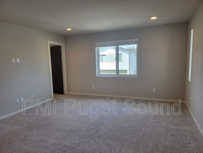 Building Photo - 33473 Poplar Ave SE