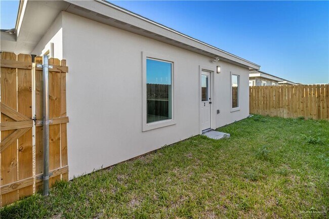 Building Photo - 21 N Emerald Ave