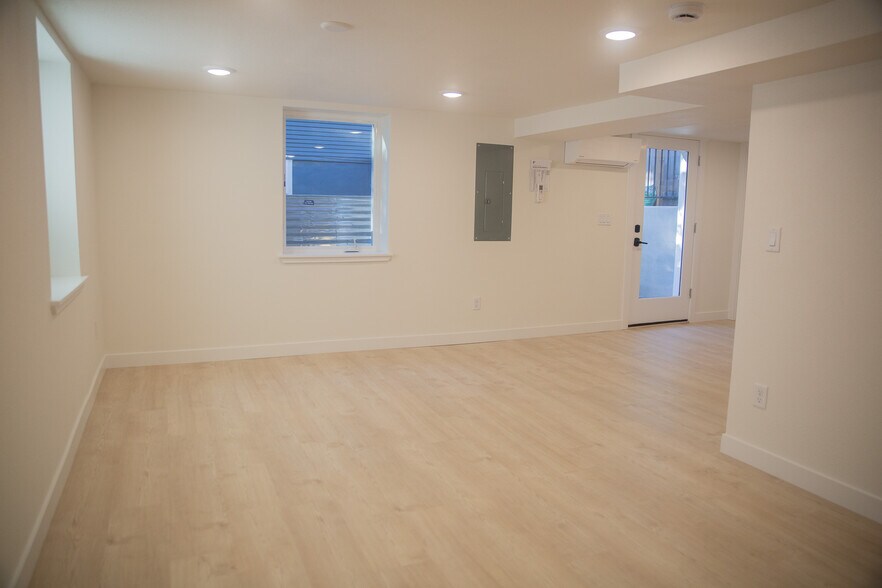Building Photo - 7016 N Atlantic Ave