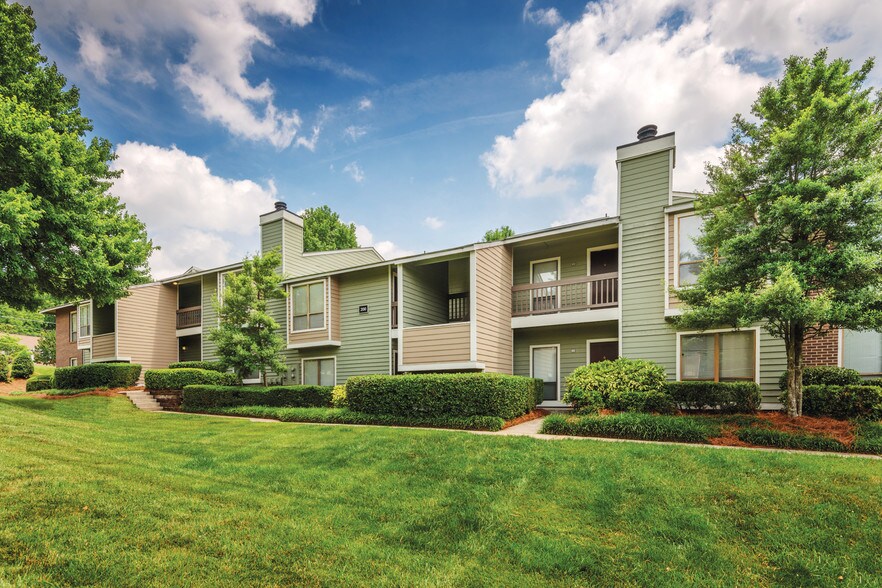 Corners at Crystal Lake 2700 Reynolda Rd WinstonSalem NC 27106