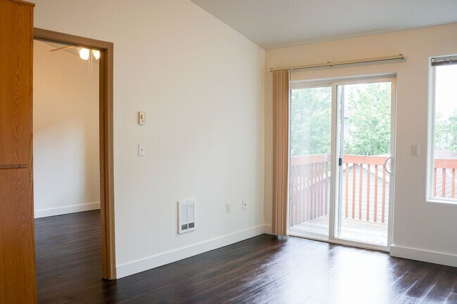 Building Photo - Top-Floor 1 Bdr w/ Private Balcony Ready Soon!