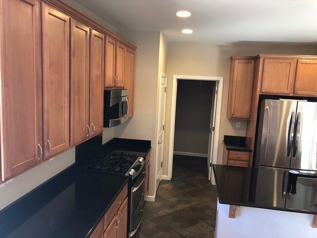 Building Photo - Beautiful 3 B/D 2.5 BA House in Roseville-COMING VERY SOON! ACT FAST AND APPLY NOW AS THIS PROPER...