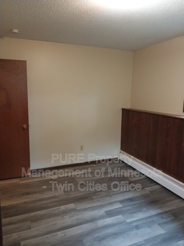 Building Photo - 144 13th Ave S