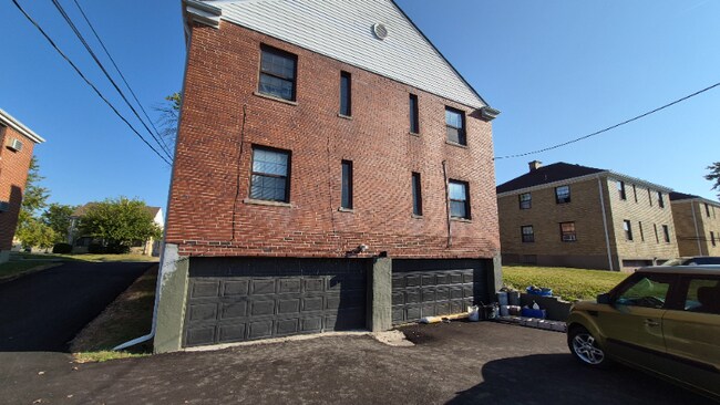 Building Photo - 544 Wiltshire Blvd