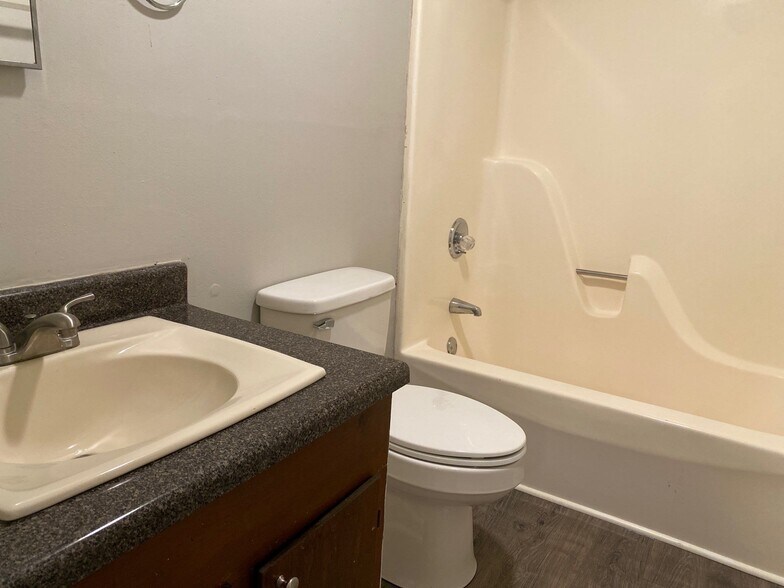 Building Photo - 35 Rossfield Cv