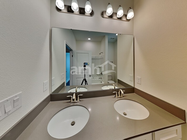 Building Photo - 2745 Ponds Trl