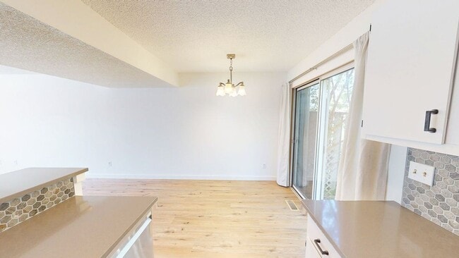 Building Photo - 5127 Singleton Dr