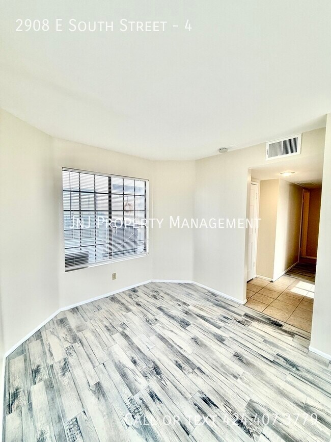 Building Photo - 2908 E South St