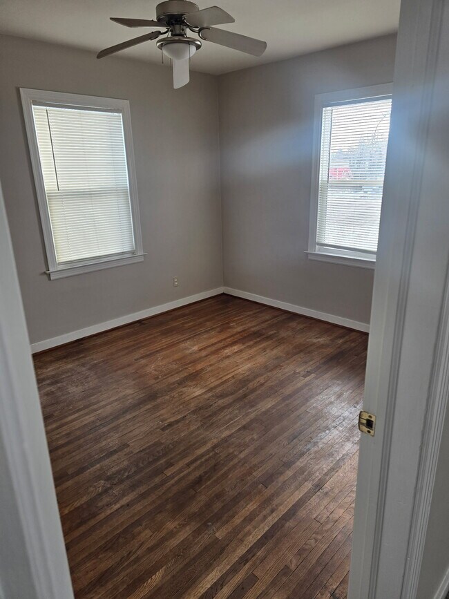 Building Photo - 2029 W Forrest Hill Ave