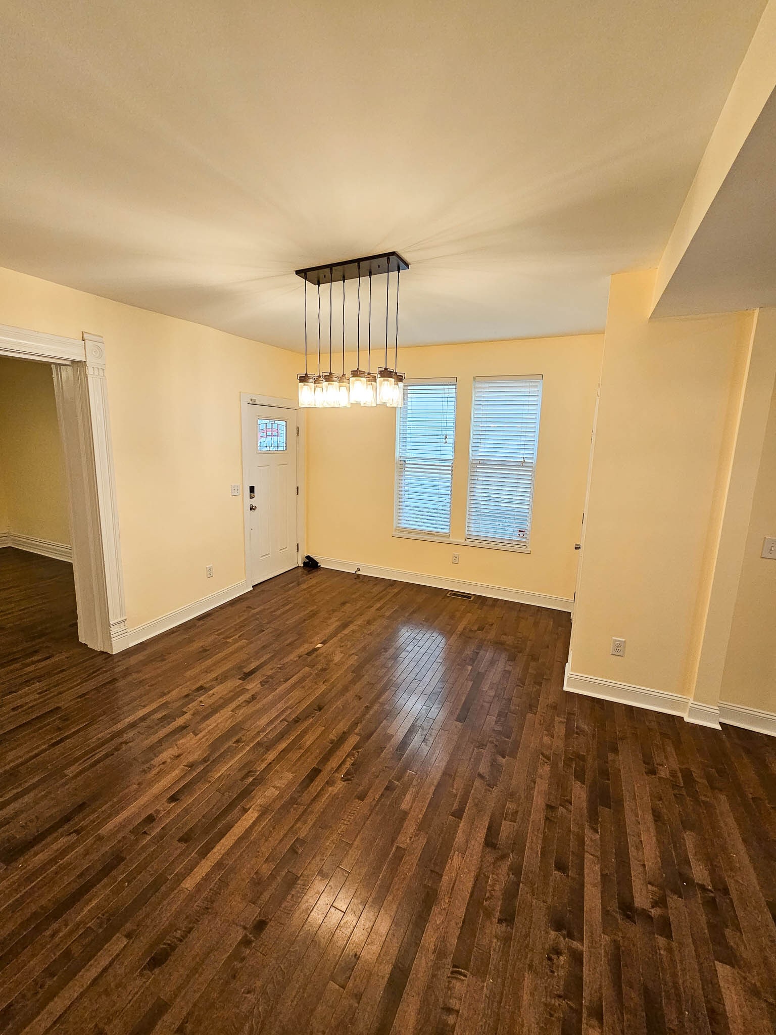 Building Photo - 389 W 4th Ave