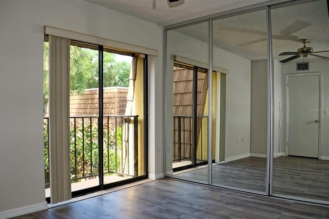 Building Photo - 5289 Middle Ct