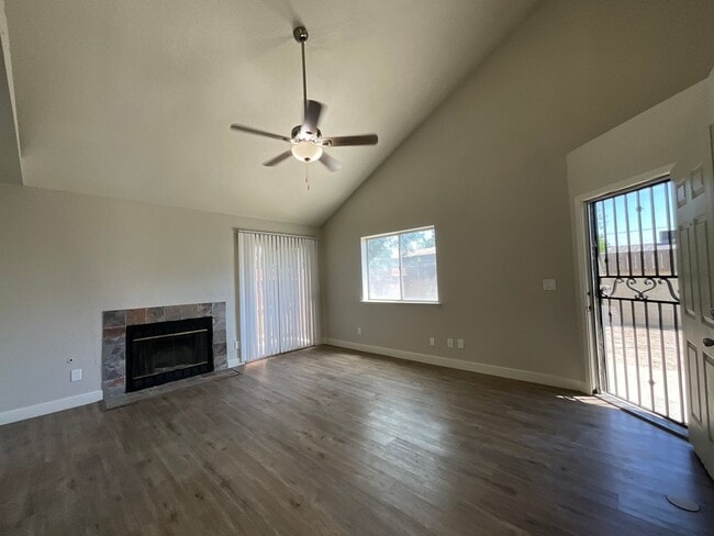 Building Photo - Siri Thorne 4-Plex