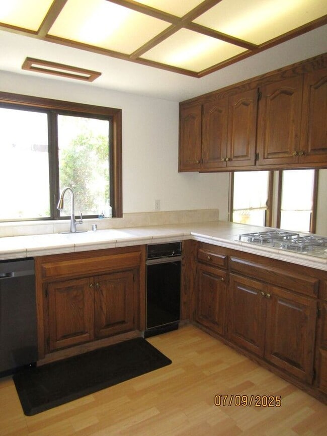 Building Photo - Beautiful Single Story Home in Great Santa...