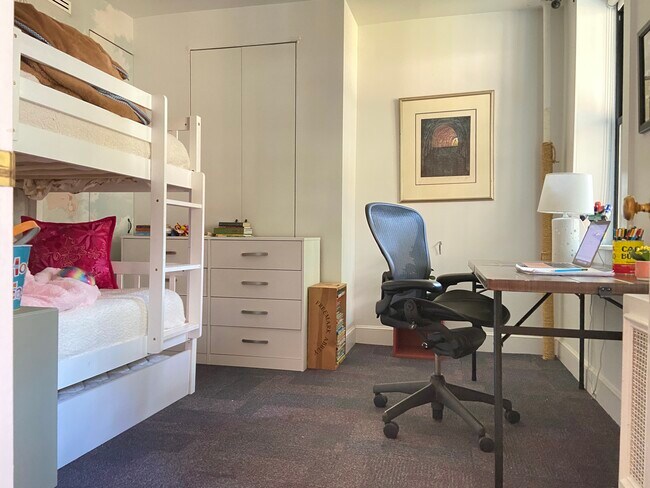 Second bedroom and workspace - 140 Halsey St