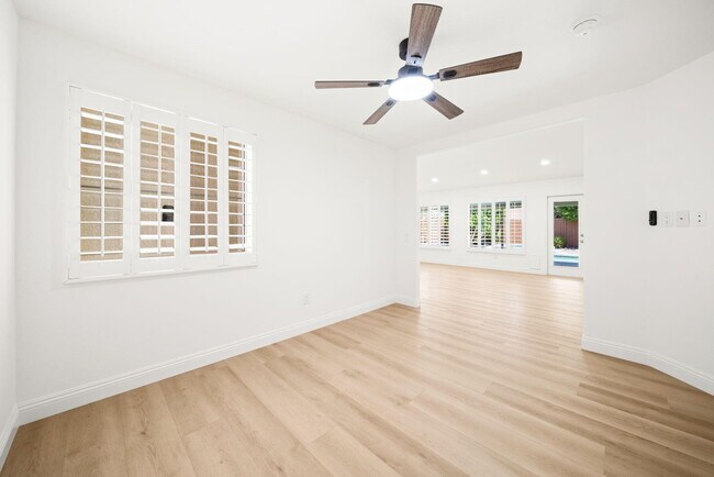 Building Photo - 37762 Drexell Dr