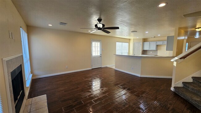 Building Photo - 2320 Shady Pine Dr