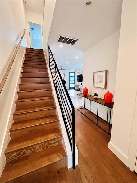 Building Photo - 2313 Oak Crest Ave