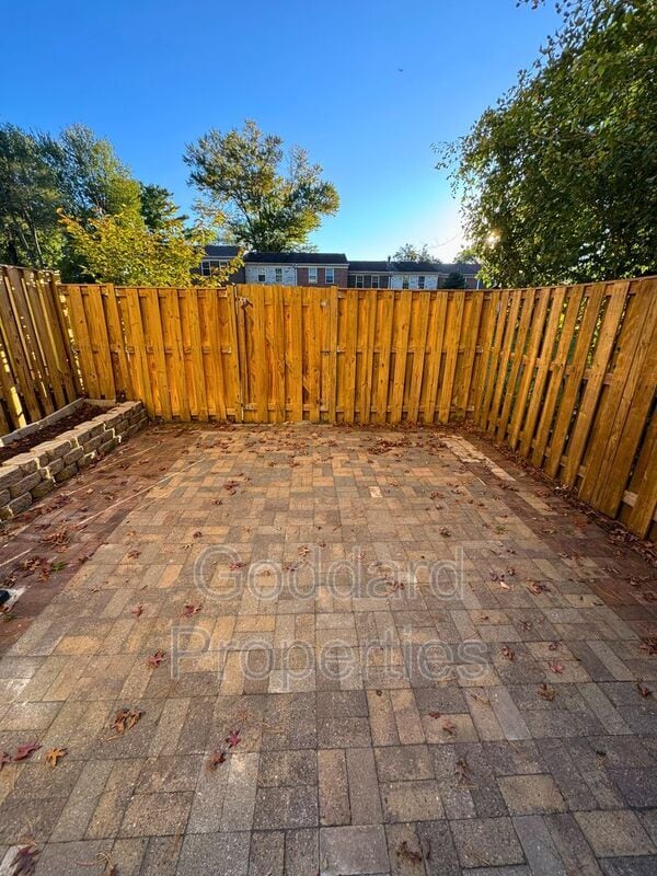 Building Photo - 8843 Hayshed Ln