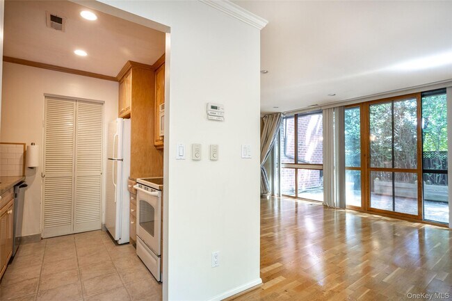 Building Photo - 150 N Bedford Rd