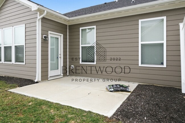 Building Photo - 3 Bed/3 Bath Home with Sunroom in Miller’s Walk – Noblesville