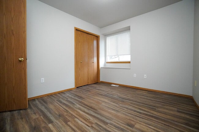 Building Photo - 79 E 2nd St N