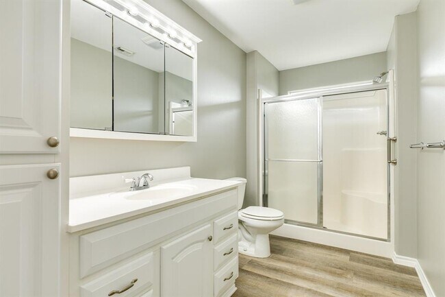 Building Photo - 23012 Verano Dr